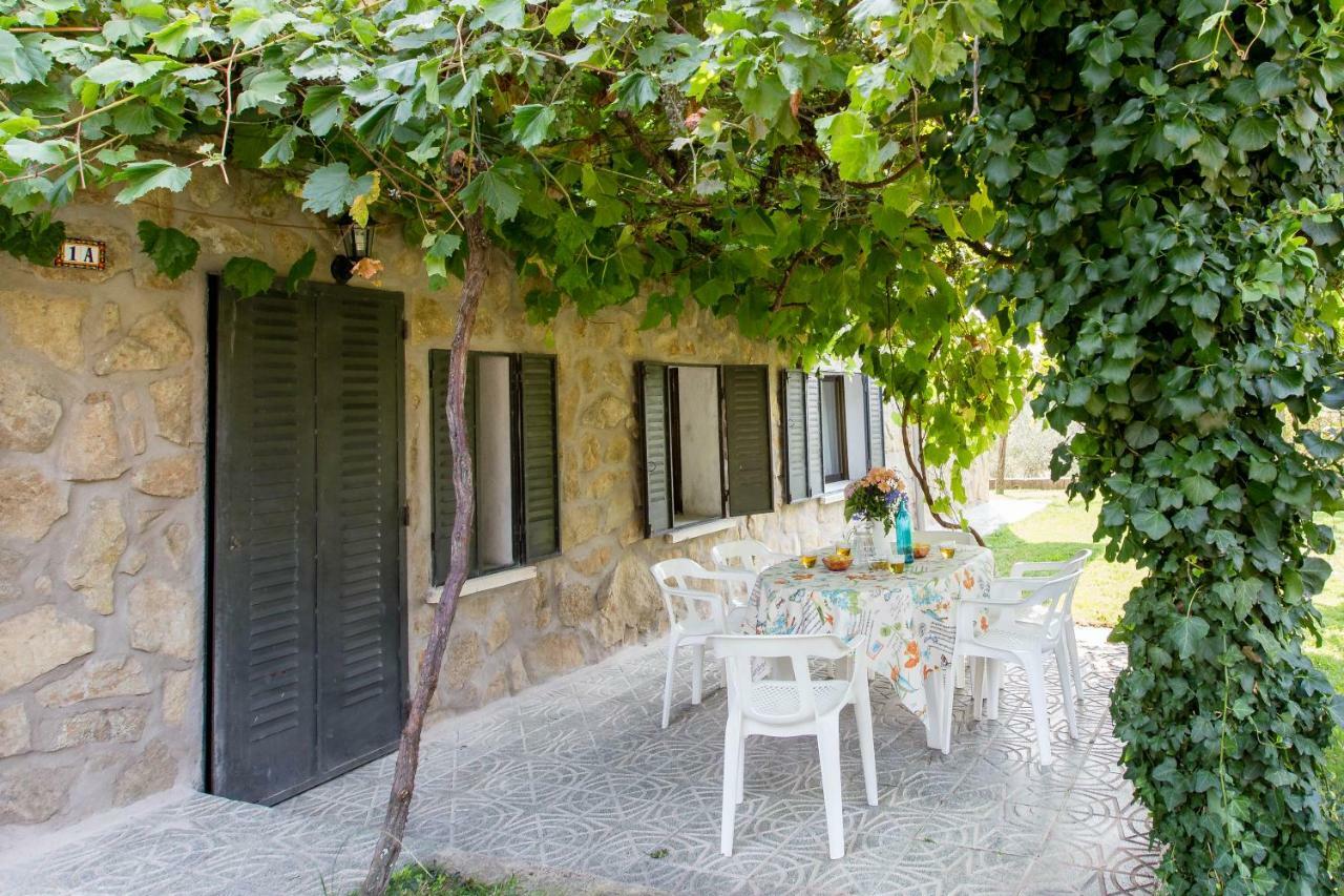 Amatalasvinas Piedralaves Exterior photo